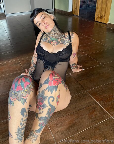 Poisonfloraa estrella porno perfecta archivo