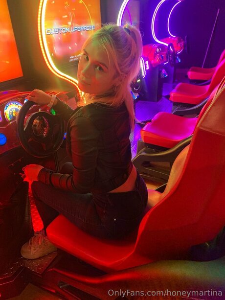 Honeymartina modelo gratis fotos