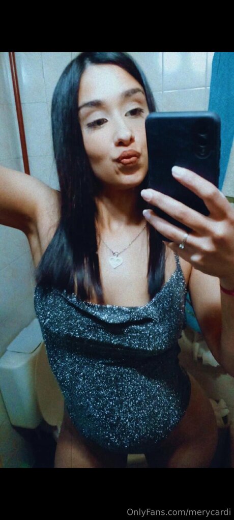 Merycardi modelo caliente archivo