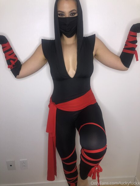 U24775070 actriz porno archivo