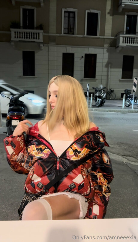 Sharonbugatti modelo desnuda foto