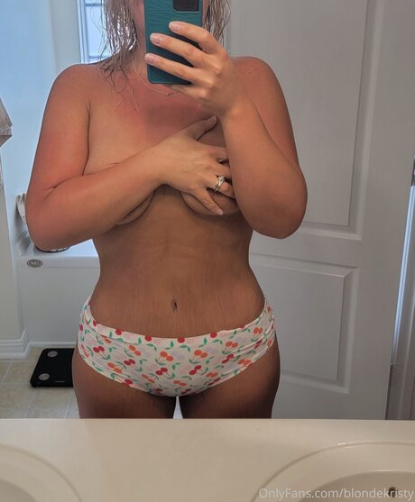 Blondekristy modelo sexual foto