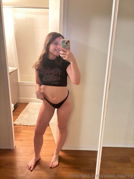 Xoxo Roseee modelo de arte galería