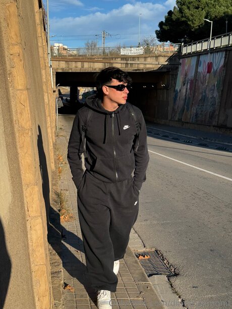 Dimitrysimonit estrella desnuda archivo