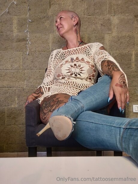 Tattoosemmafree actriz de desnudos foto