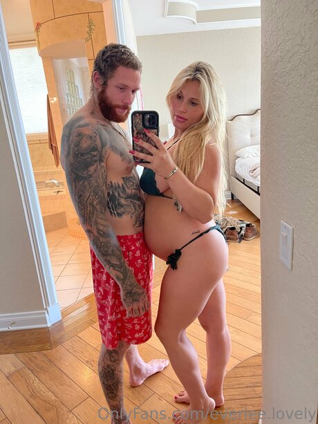 Everlee Lovely estrella porno atractiva imágenes