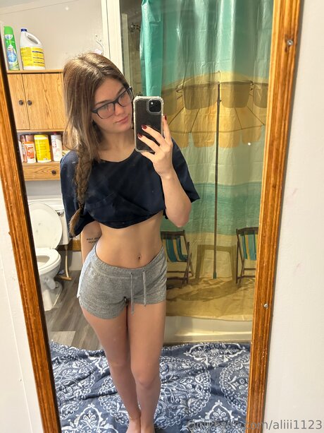 trío de tetas grandes onlyfans parte superior sexy fotos