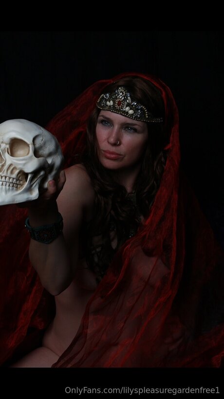 Lilyspleasuregardenfree1 desnudos de estrellas fotos