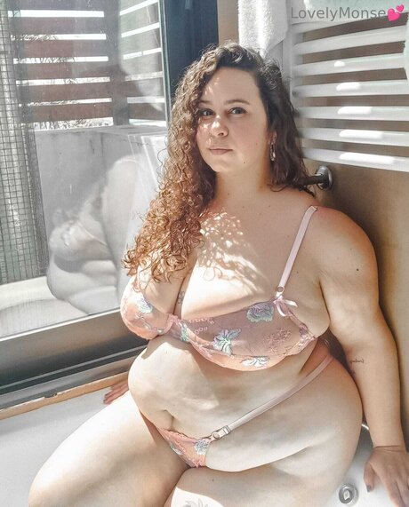 Lovelymonse actriz erótica galerías