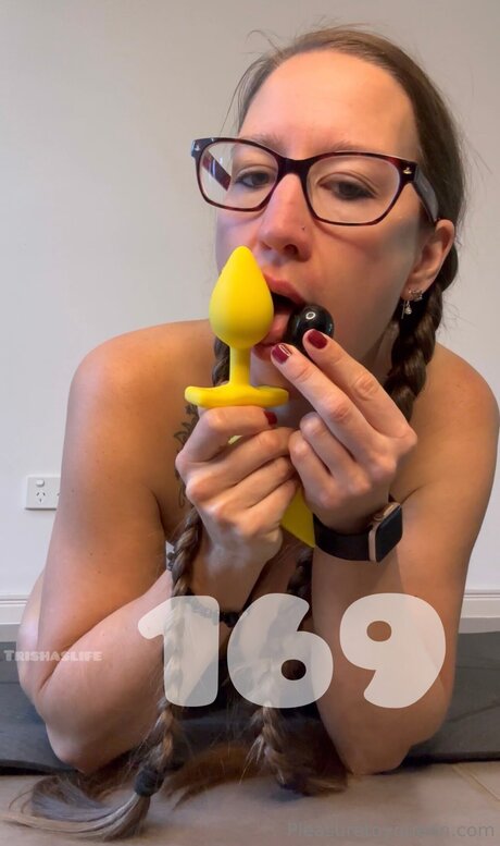 Pleasuretoyqueenstore modelo desnudo galerías