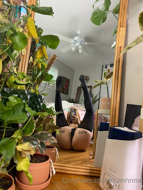 Quinnnnx modelo atractivo imagen