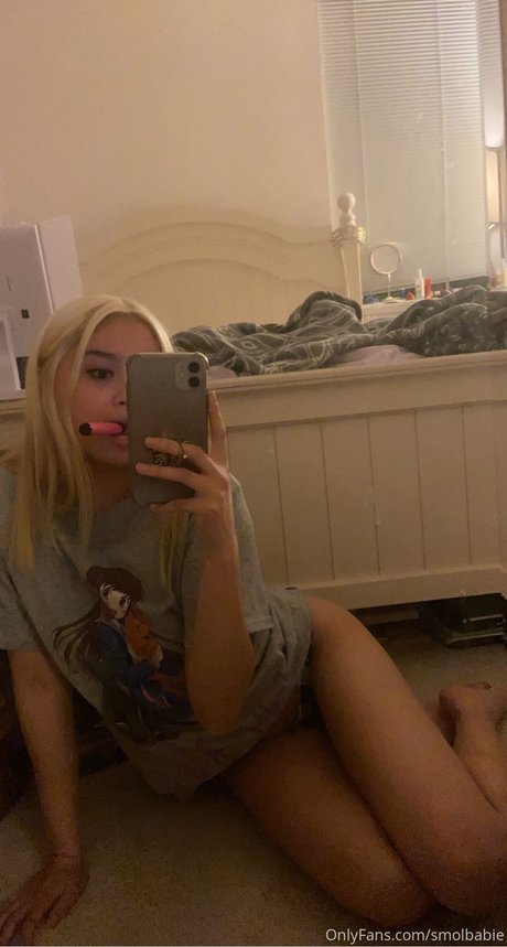 Smolbabie modelo desnuda imágenes