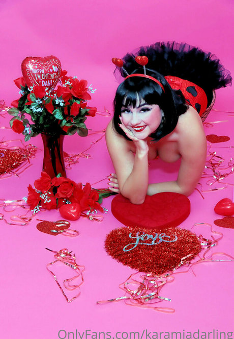 Karamia Darling arte estelar archivo