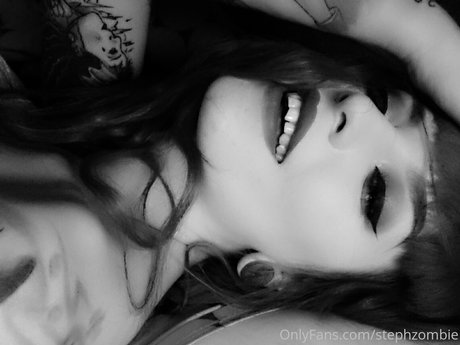 Glam Suicide modelo erótico galería