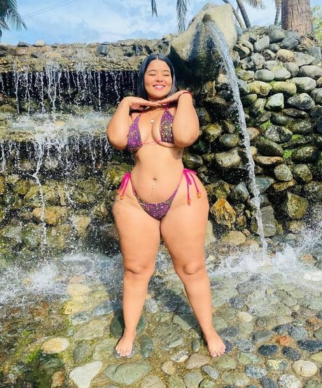 Angie Acosta bonita estrella galería