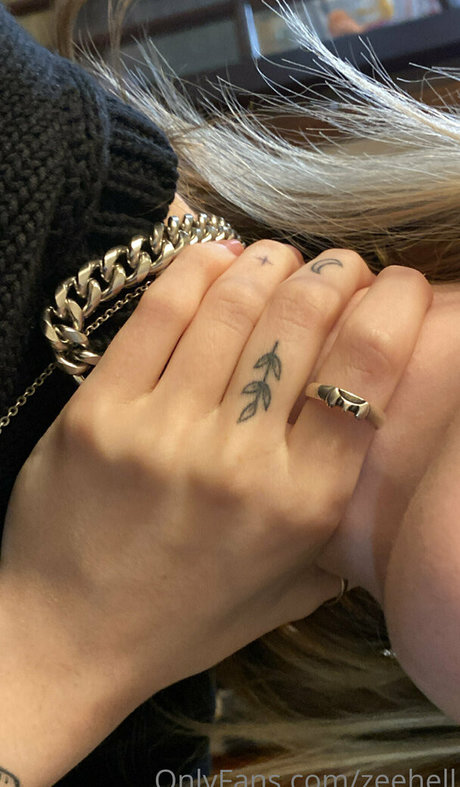 ZeeHell desnudos de estrellas porno fotos