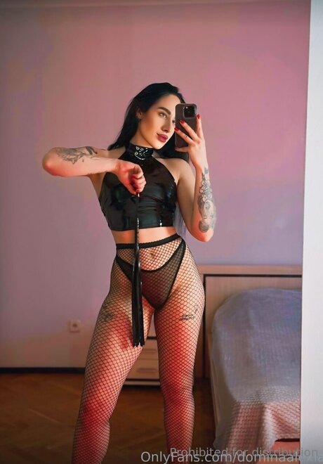 Lily Helen modelo desnudo imagen