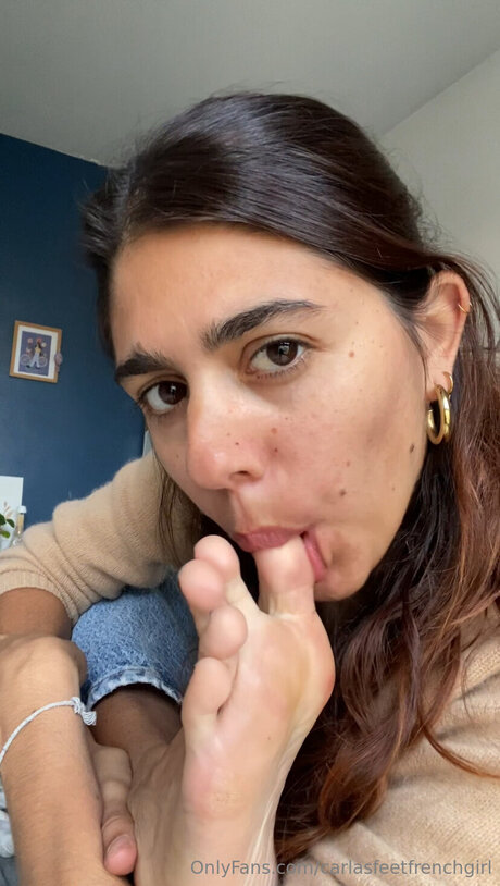 Carlasfeetfrenchgirl estrella atractiva archivo