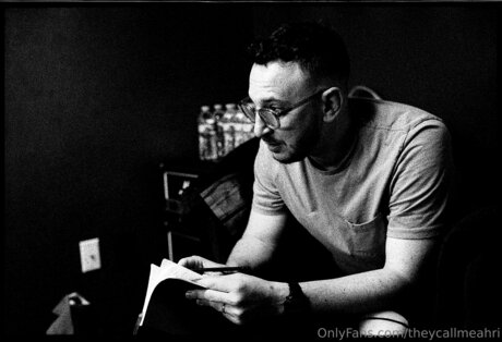 Theycallmeahri modelo bonita fotos