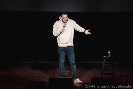 Theycallmeahri bonita actriz foto