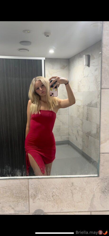 Briella May estrella xxx galería