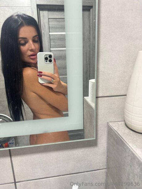 U444299636 hermosa estrella porno imagen