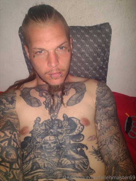 Fallenmaster69 estrella porno foto