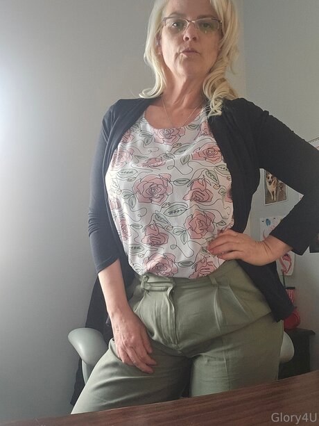 Glory4u estrella porno atractiva archivo