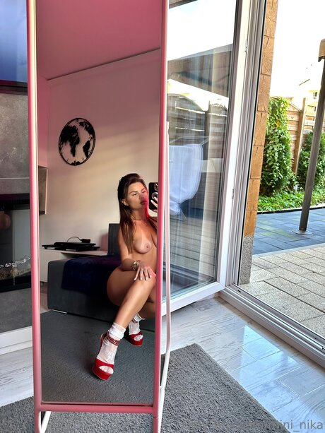 Mini Nika buena actriz foto