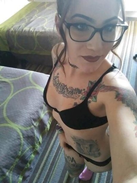 _Tattooed Queen 92 modelo sexual imágenes