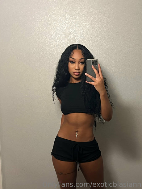 Exoticblasiann_ desnudos de estrellas porno fotos