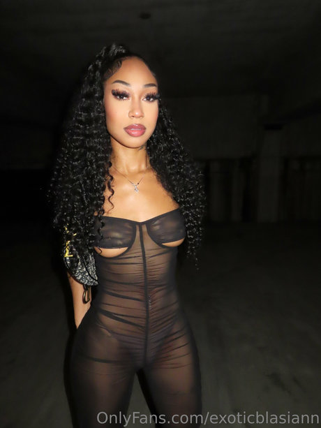 Exoticblasiann_ estrella porno bonita foto