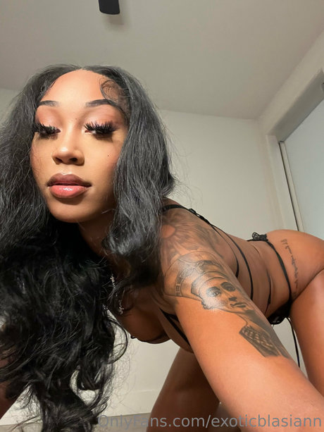 Exoticblasiann_ estrella porno desnuda galería
