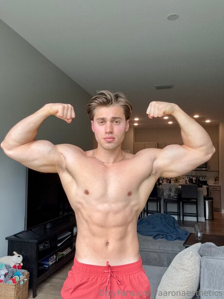 Aaronaesthetics modelo de alta definición galerías