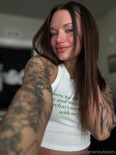 Courteneyboyes modelo sexy imágenes