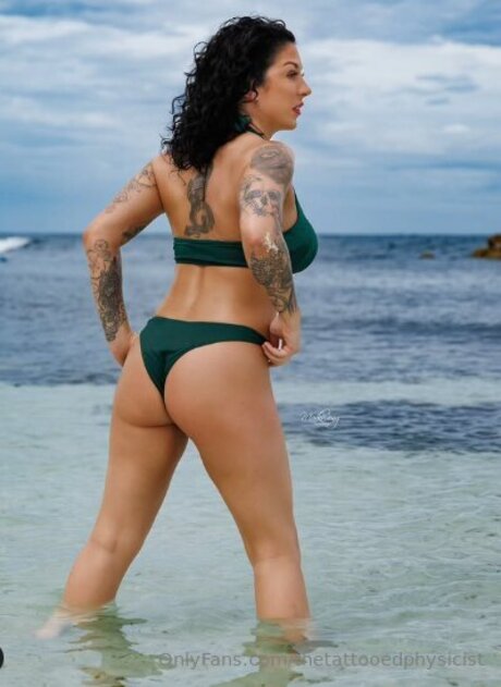 Thetattooedphysicist desnudos estrella foto