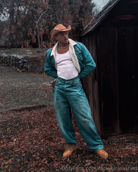 Rockyunleashed estrella porno atractiva galería