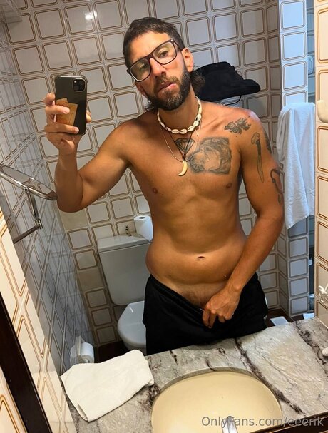 estrellas de tiktok onlyfans pornografía foto