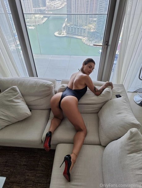 Agemg Ecem modelo atractivo fotos