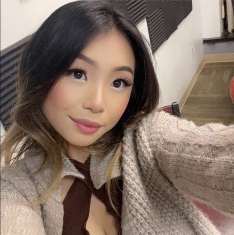 _Lizzie Vang actriz atractiva galería