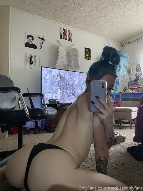 Medusas modelo atractivo imagen