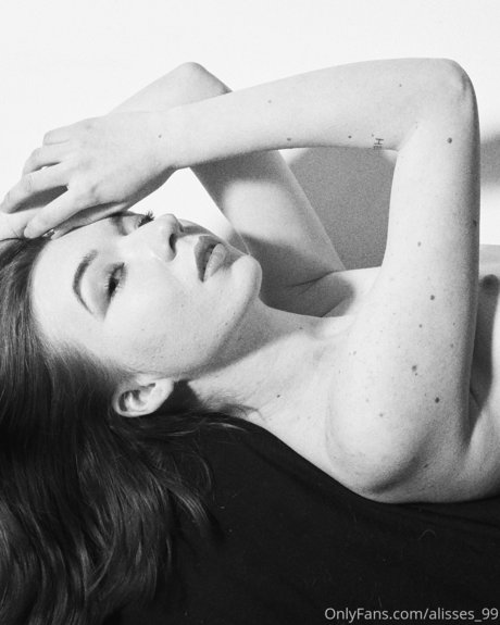 Alisses 99 modelo sexy galería