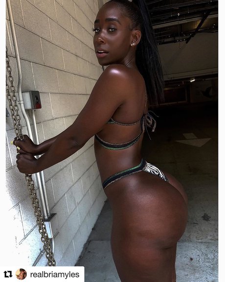 Bria Myles estrella xxx galería