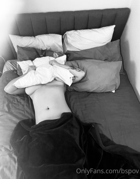 Bellaalouise estrella caliente imágenes