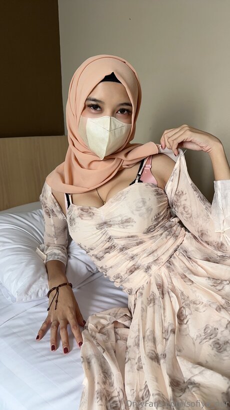 Sofiya Nur modelo gratis archivo