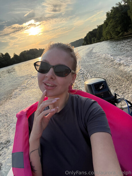 Aurora Delph modelo agradable imágenes