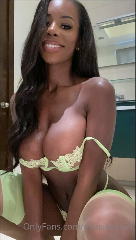 Lexi Hart_ desnudos estrella porno foto