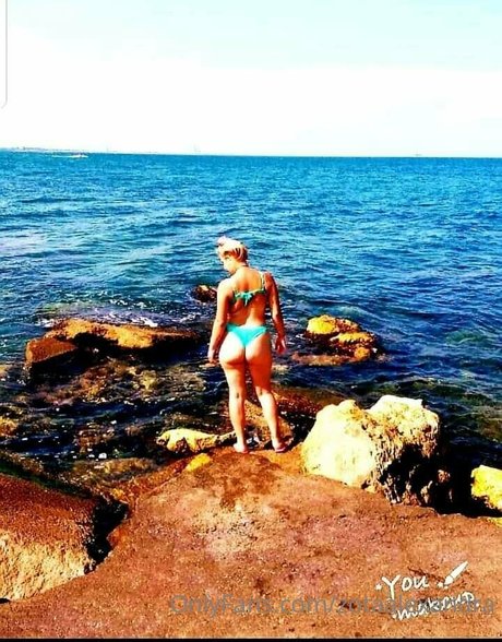 zotaalexandra bonita estrella archivo