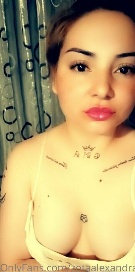 zotaalexandra modelo de alta calidad foto