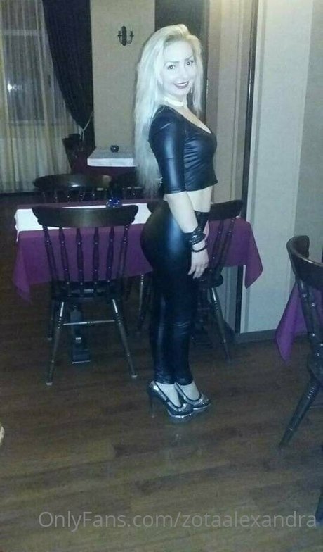 zotaalexandra buen modelo galería